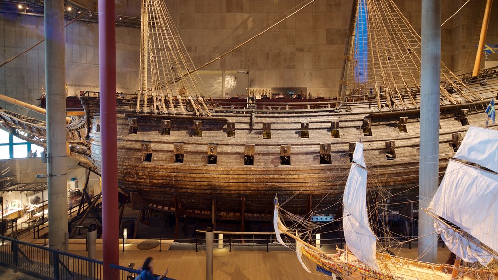 Museo Vasa ofreciendo elementos del patrimonio y vistas interiores