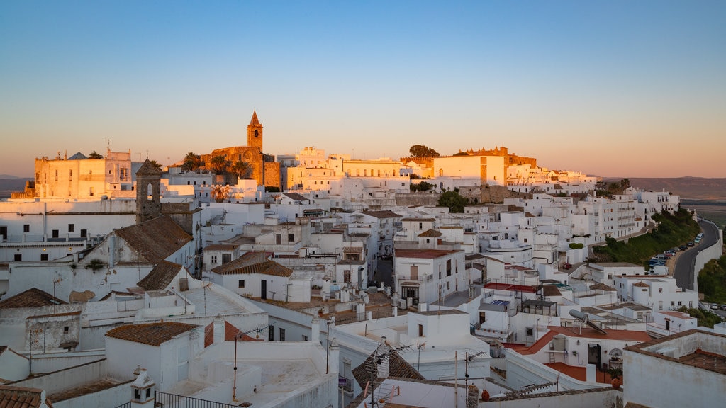 Vejer de la Frontera mettant en vedette une ville, paysages et un coucher de soleil