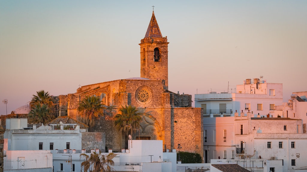 Vejer de la Frontera showing landscape views, heritage architecture and a sunset