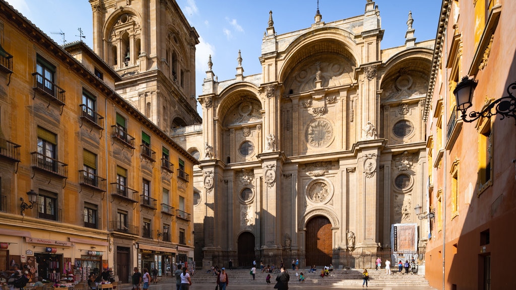 Granada Cathedral which includes heritage architecture and a church or cathedral