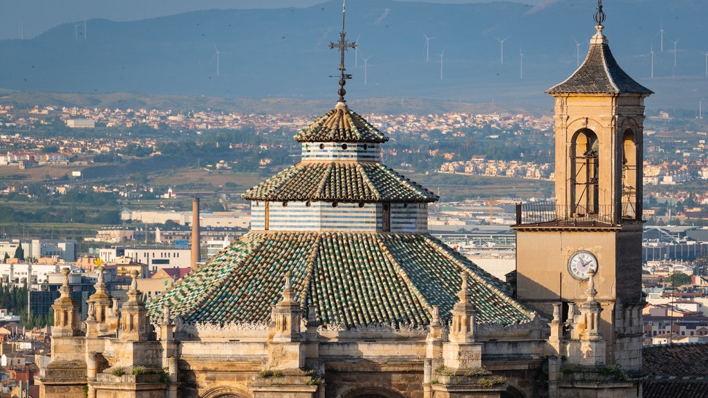 Granada Katedral og byder på en by, udsigt over landskaber og historiske bygningsværker