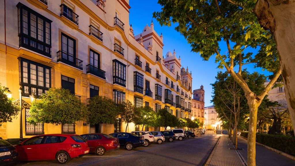 Plaza de España que incluye escenas de noche