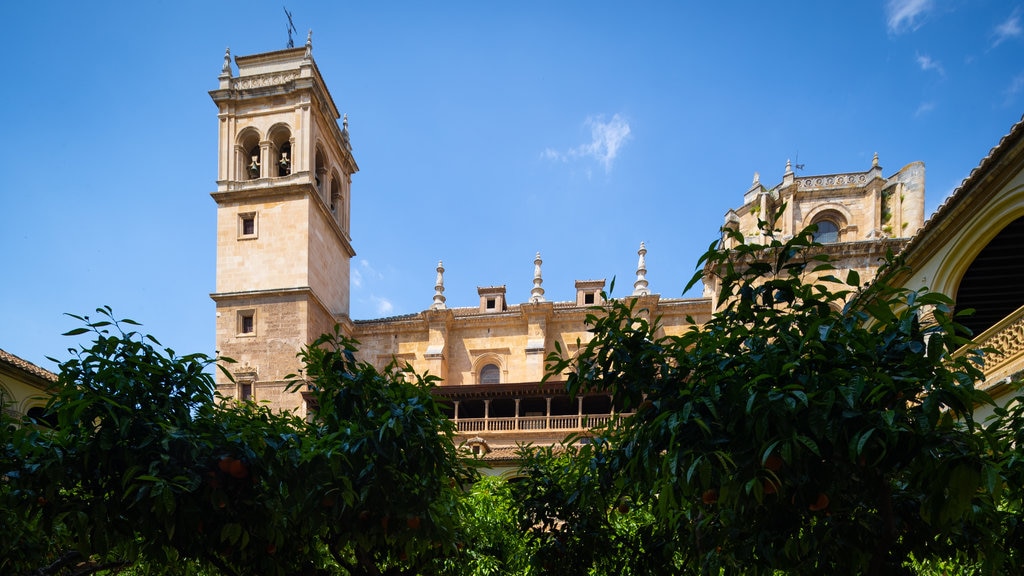 Monasterio de San Jerónimo ofreciendo elementos patrimoniales