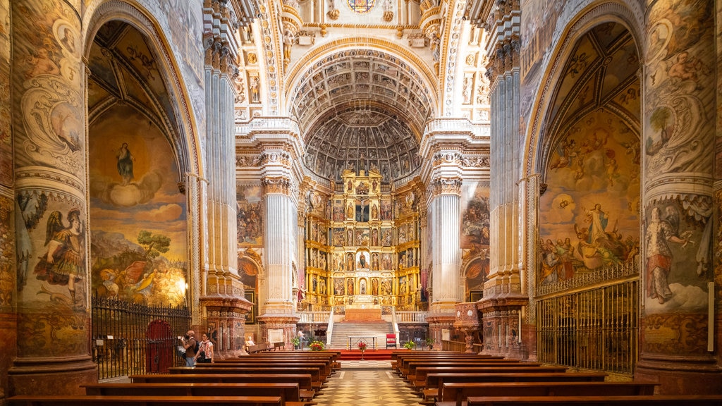 Monasterio de San Jerónimo mostrando elementos patrimoniales, vista interna y una iglesia o catedral