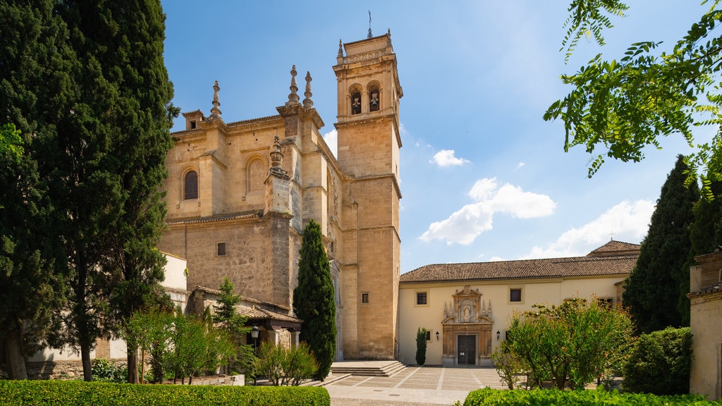 San Jeronimo Monastery showing heritage architecture