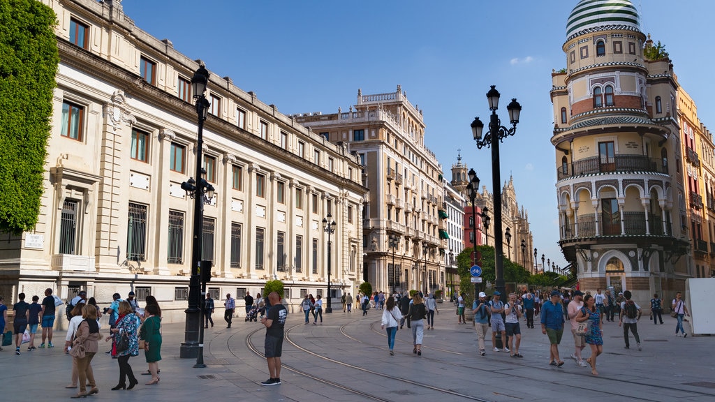 Plaza de San Francisco showing street scenes as well as a small group of people