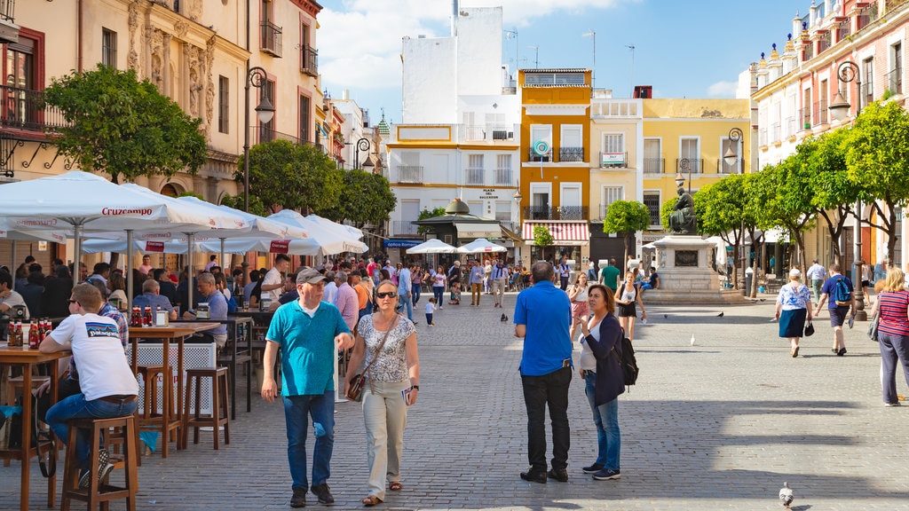 Salvador Plaza which includes street scenes and outdoor eating as well as a couple