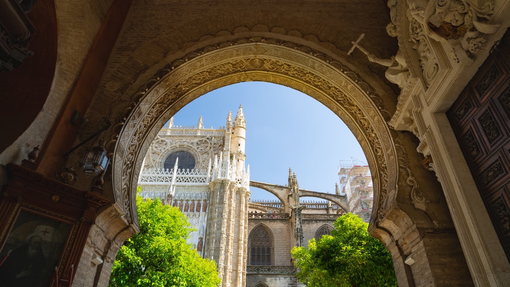 Cabildo Catedral che include architettura d\'epoca e oggetti d\'epoca