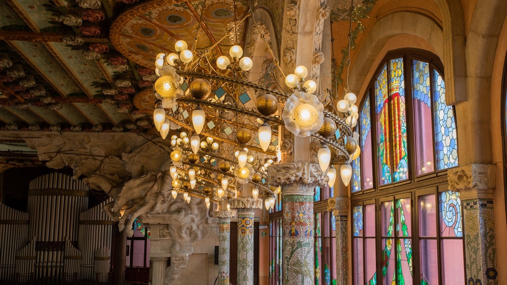 Palau de la Musica Catalana mostrando vistas internas e elementos de patrimônio