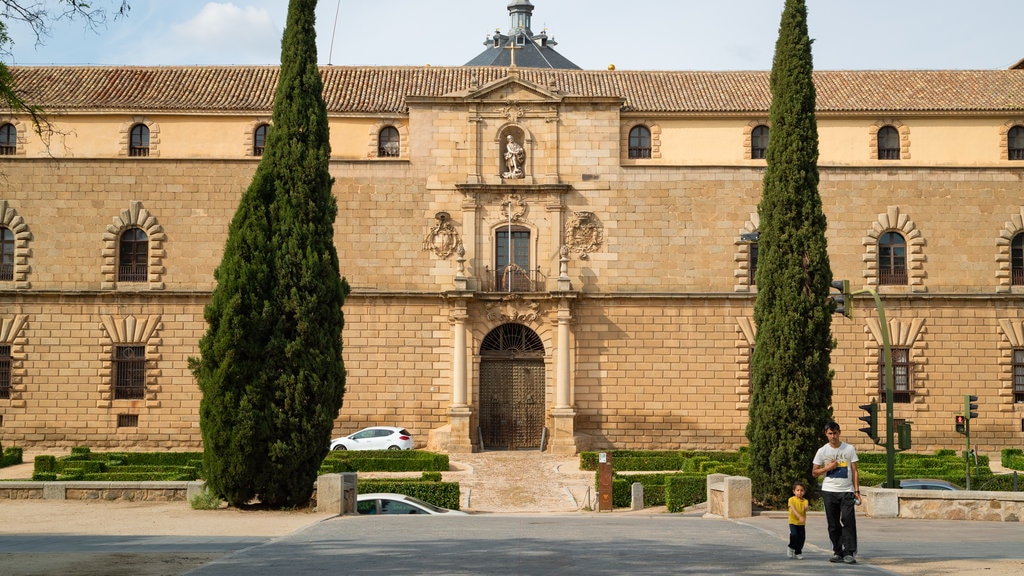 Hospital of Tavera Museum showing heritage architecture and street scenes as well as a family