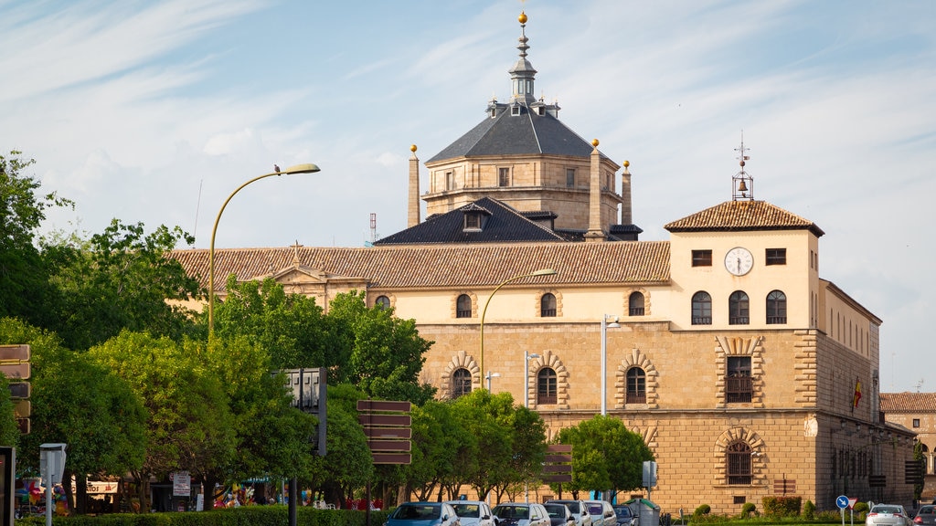 Museo dell\'Ospedale di Tavera mostrando architettura d\'epoca