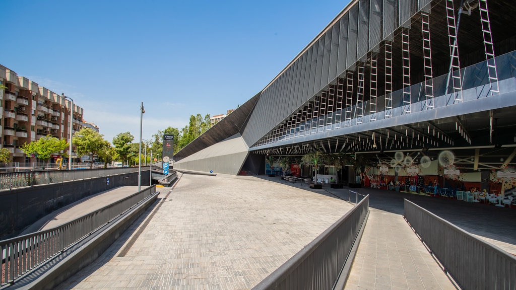 Gran Casino Costa Brava que inclui arquitetura moderna