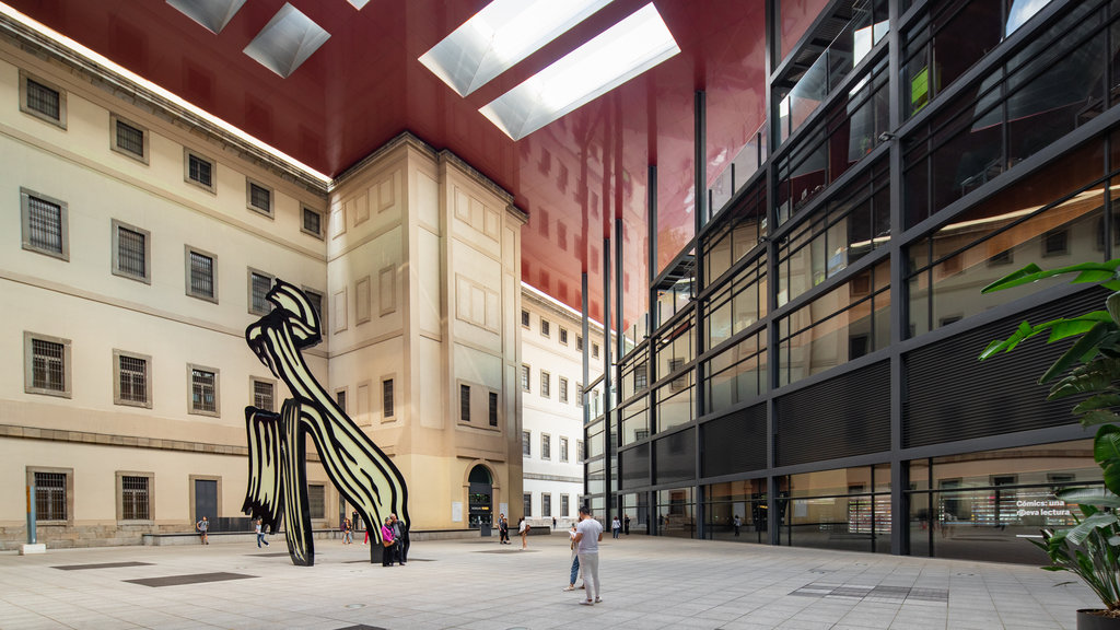 Reina Sofia Museum showing outdoor art and a square or plaza