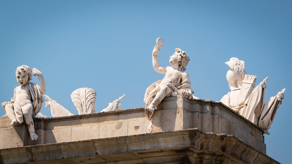 Puerta de Alcala som viser kulturarvsgenstande