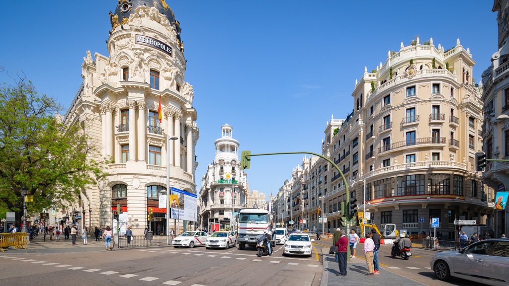 Gran Via Street showing heritage architecture and a city