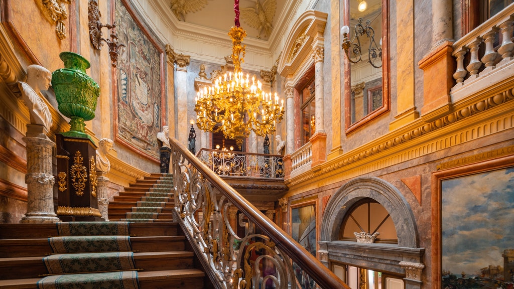 Museo Cerralbo mostrando arte, vistas internas e elementos de patrimônio