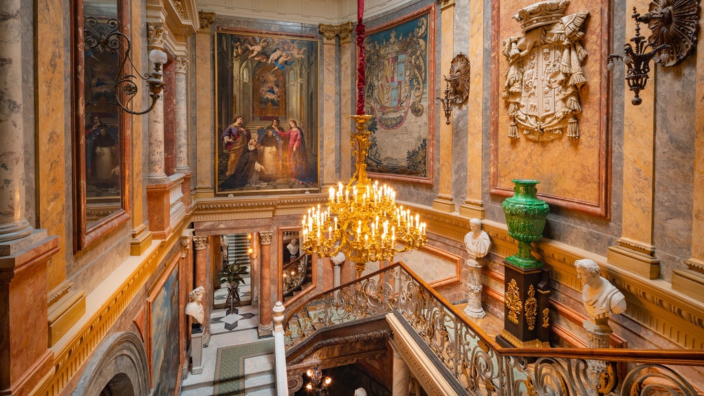 Museo Cerralbo mostrando vistas internas, elementos de patrimônio e arte