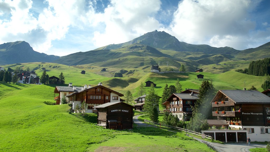 Arosa mostrando una pequeña ciudad o aldea, escenas tranquilas y vista panorámica