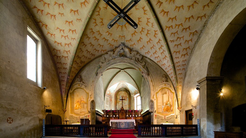 Santa Maria degli Angeli mostrando vistas de interior, una iglesia o catedral y elementos religiosos