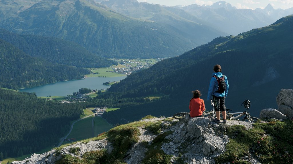 Klosters-Serneus mostrando montañas, vista panorámica y bicicletas de montaña