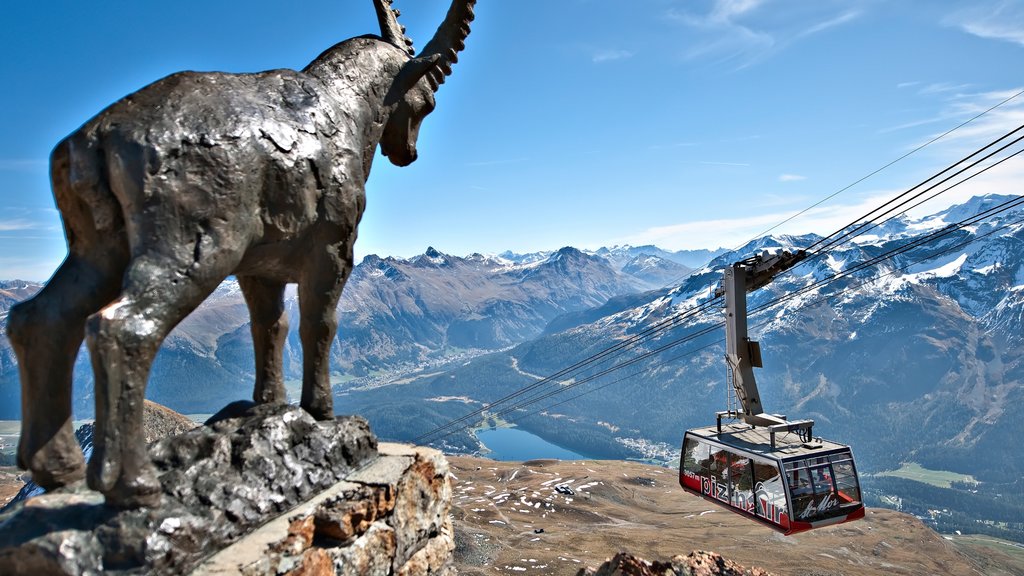 St. Moritz ofreciendo una góndola, una estatua o escultura y escenas tranquilas