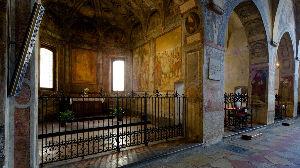 Santa Maria degli Angeli que incluye arte, una iglesia o catedral y elementos religiosos