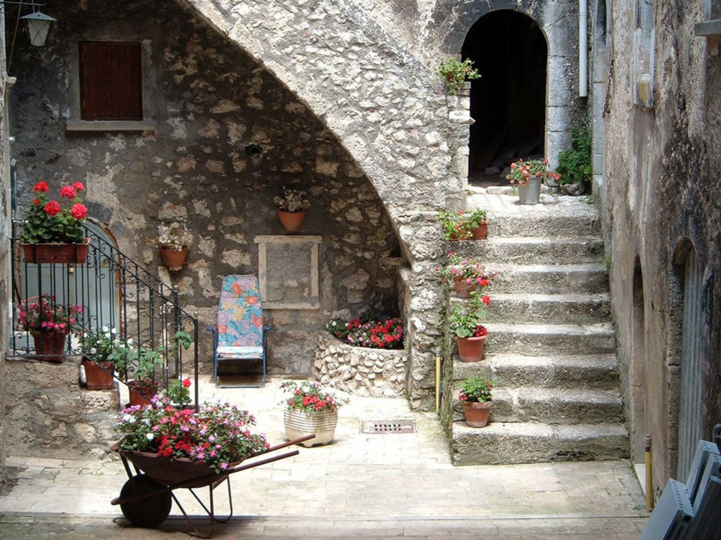 Una casa in pietra a Santo Stefano di Sessanio - By krunder396 (Alfonso Pierantonio), via Flickr