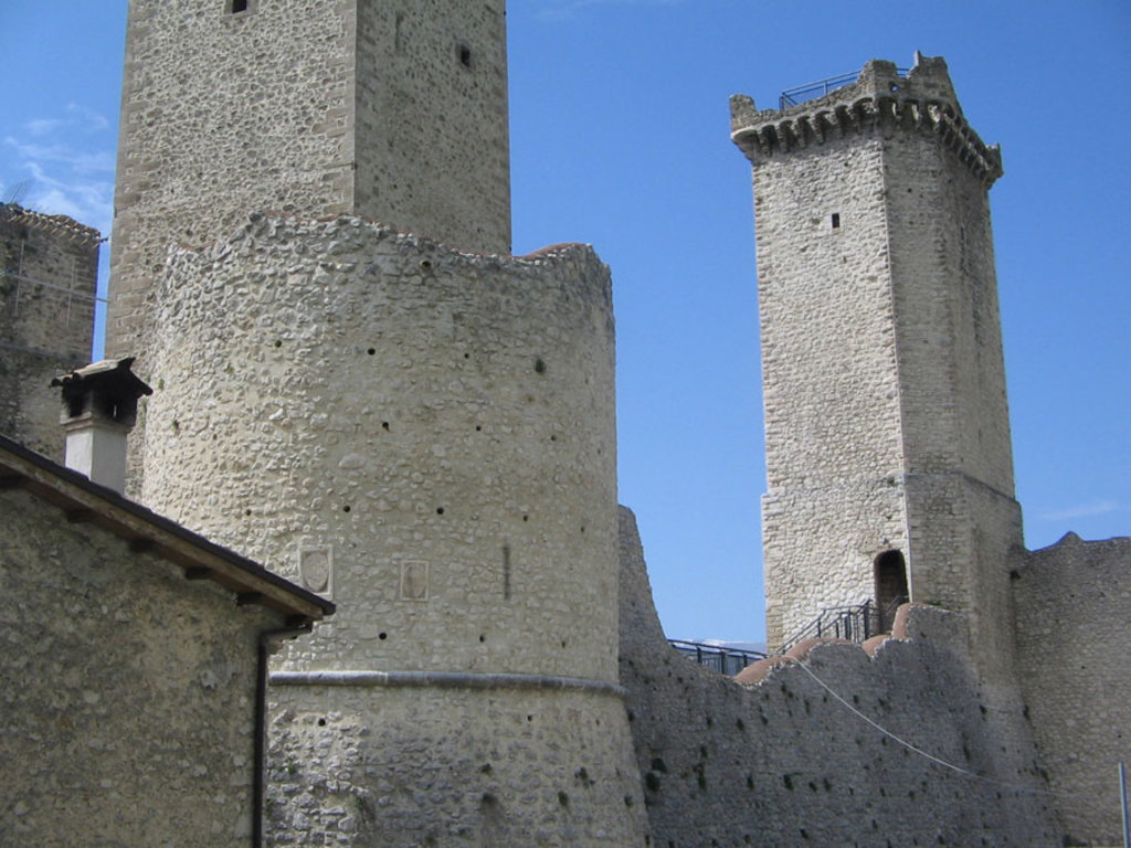 Uno scorcio del Castello Caldora, Pacentro - By Pietro tramite Wikimedia Commons