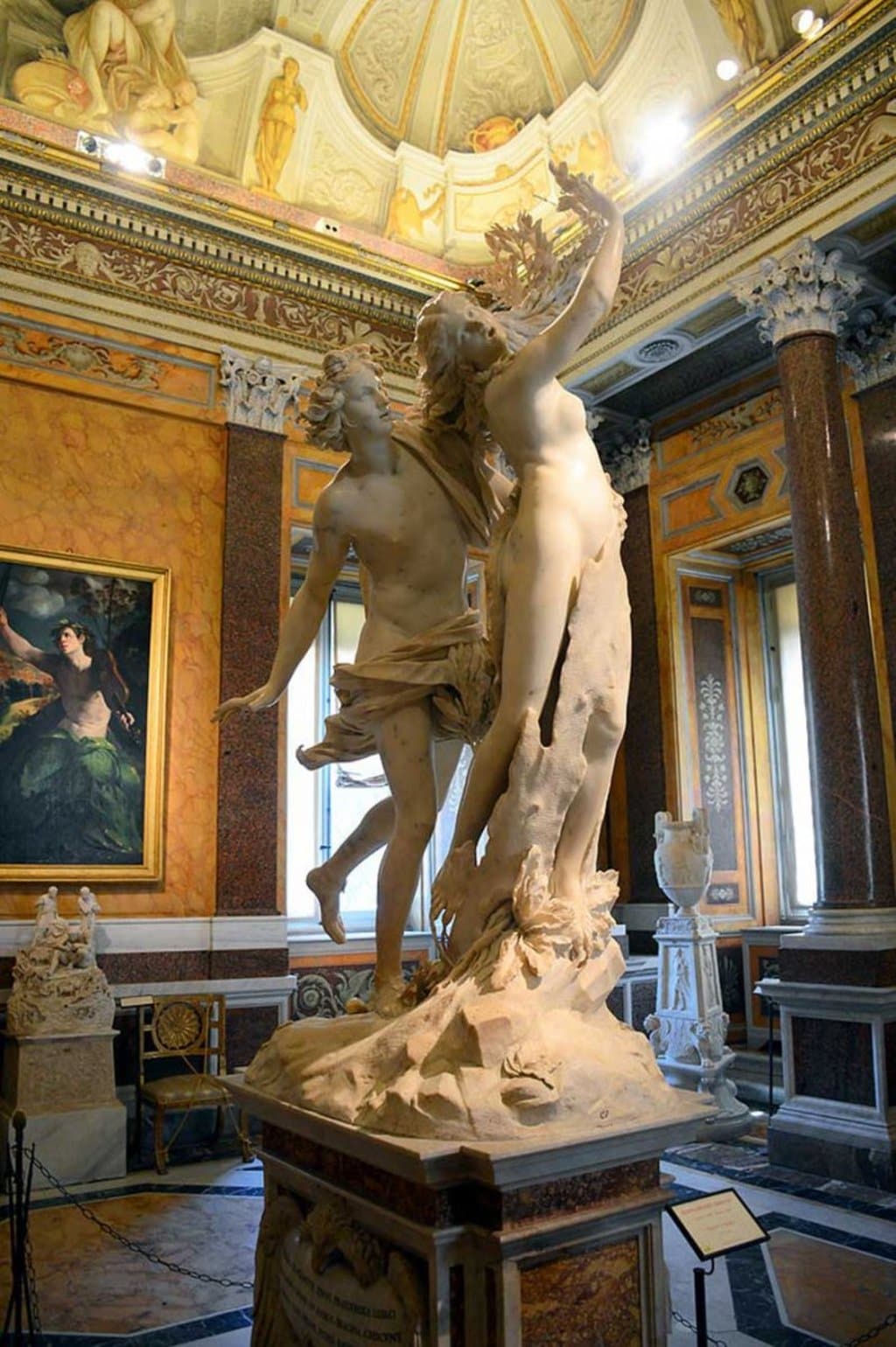 Galleria Borghese, il gruppo di Apollo e Dafne di Gian Lorenzo Bernini - By Livioandronico2013 (Own work)  , via Wikimedia Commons