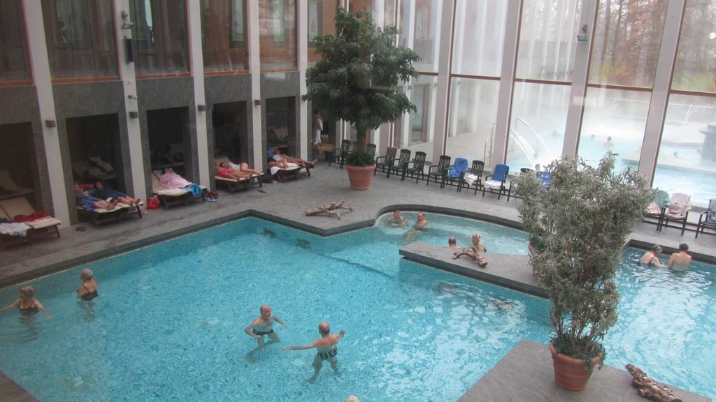 Bad Saarow mettant en vedette baignade, vues intérieures et piscine