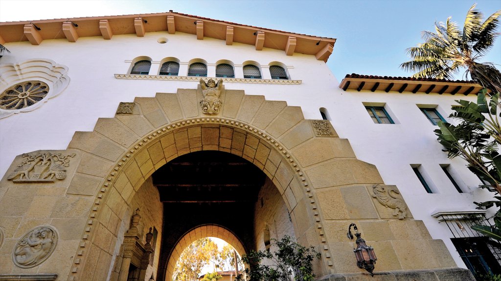 Santa Barbara which includes heritage architecture