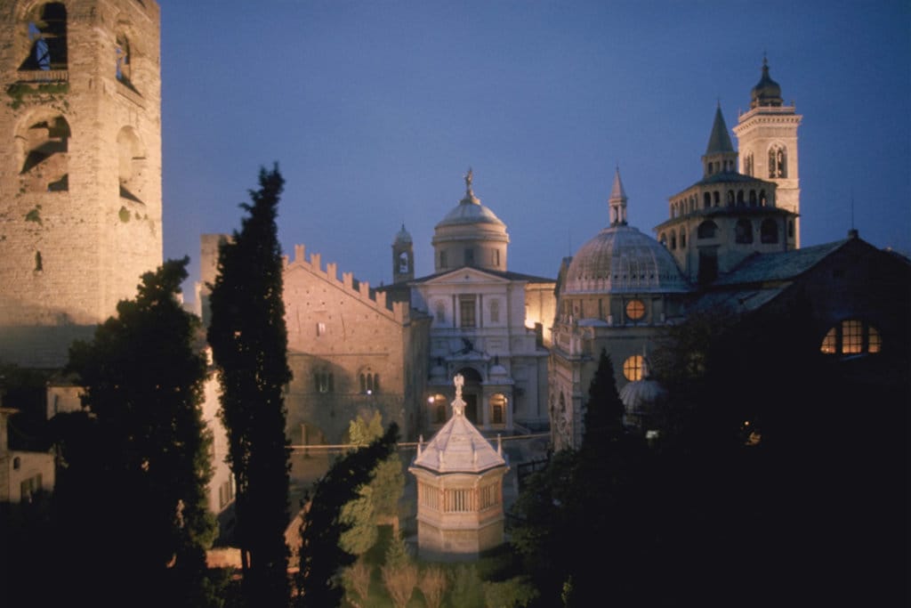 Veduta notturna di Bergamo - Photo credit Corbis