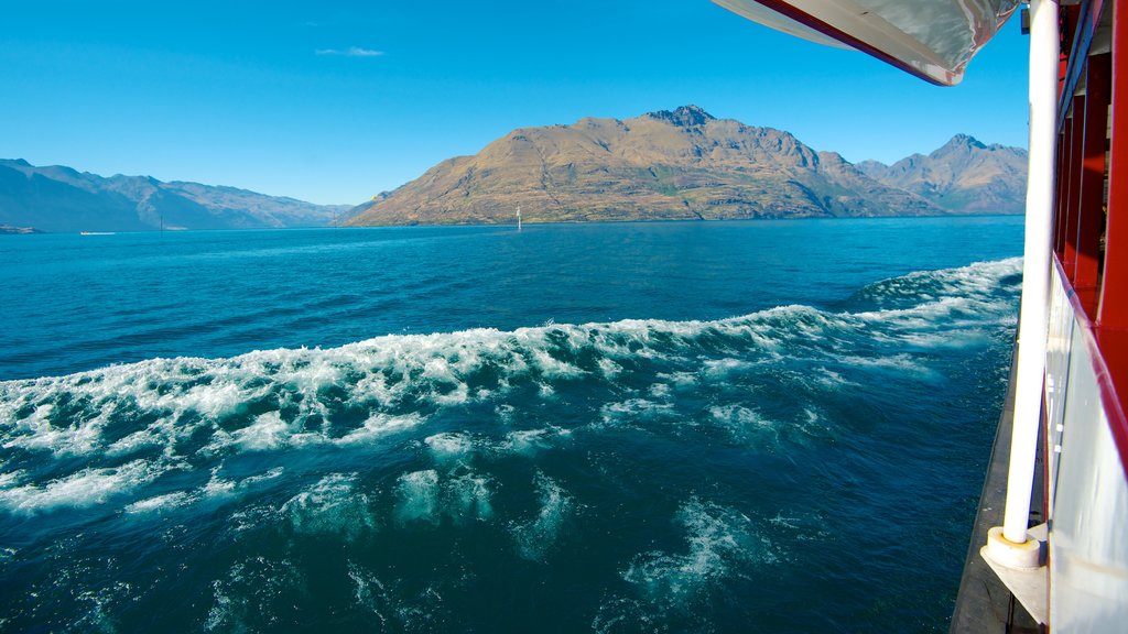 TSS Earnslaw Steamship que incluye botes