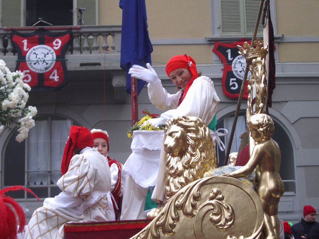 La Vezzosa Mugnaia. Uno dei momenti più emozionanti della sfilata storica è l'arrivo di Violetta, eroina della festa - By Laurom (Own work)  , via Wikimedia Commons