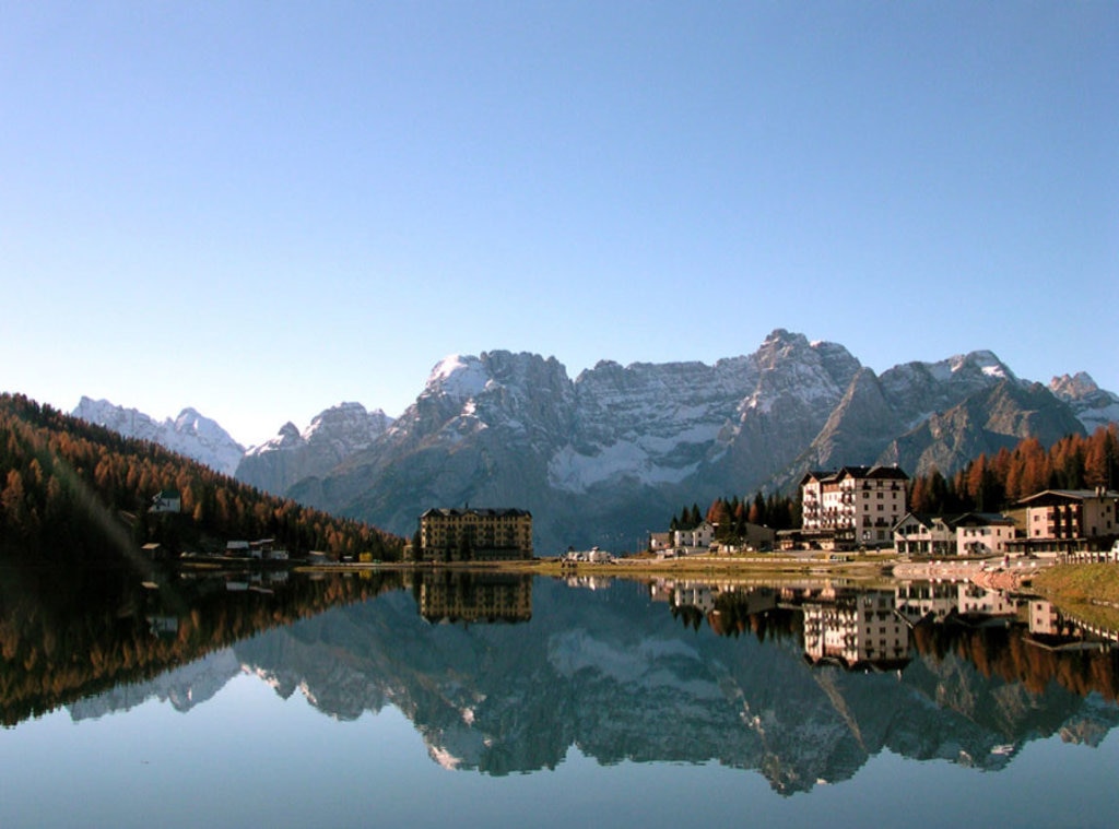 Uno scorcio del Lago di Misurina - By User Giampaolo.Trapasso on it.wikipedia; Improved Version: User ThomasKloiber (it:Immagine:Lago di misurina.jpg)  , via Wikimedia Commons