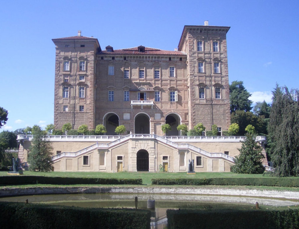 Il Castello di Agliè con la fontana - Tramite Wikimedia Commons. Public domain