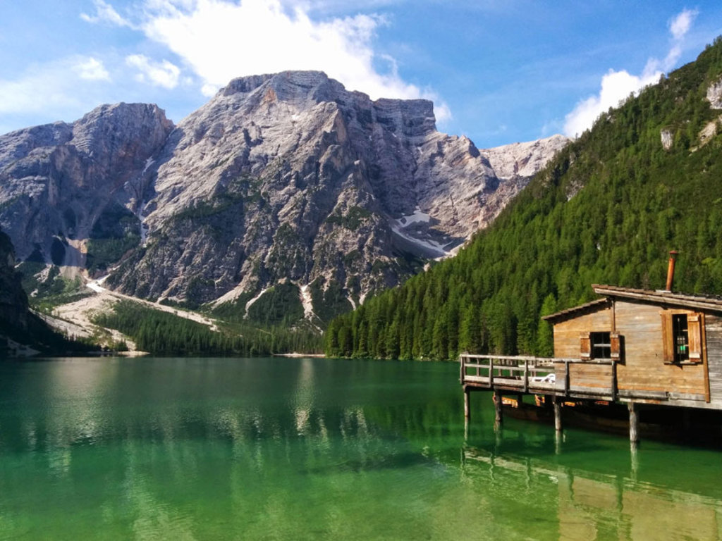 Uno scorcio del lago di Braies - By Fabio Visconti (Own work)  , via Wikimedia Commons