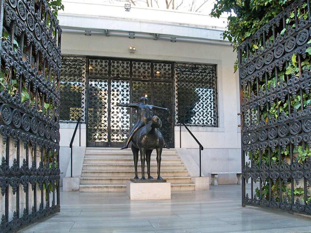 Le opere dell'artista pistoiese fanno parte delle più prestigiose collezioni d'arte, come quella di Peggy Guggenheim a Venezia, dove la scultura di Marini in una magica posizione, dialoga con il Canal Grande - By Edal (Own work)  