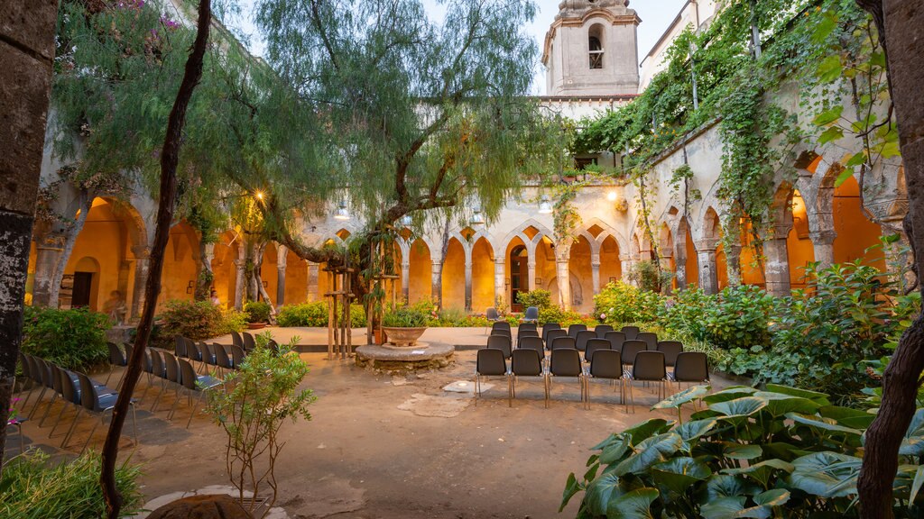 Chiesa di San Francesco mostrando un parque