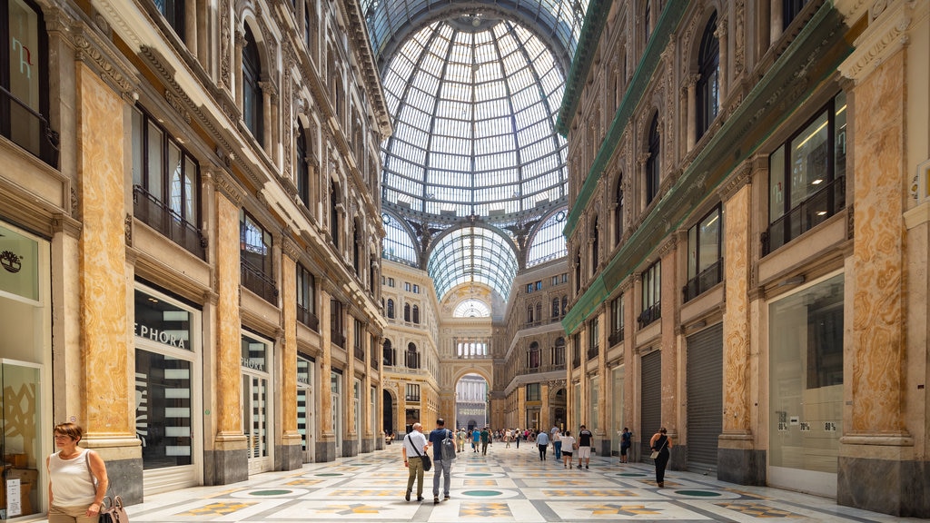 Galleria Umberto mostrando elementos del patrimonio y vistas interiores