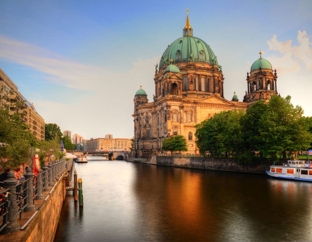 Il Berliner Dom visto dal fiume Sprea. Photo credit Getty Images