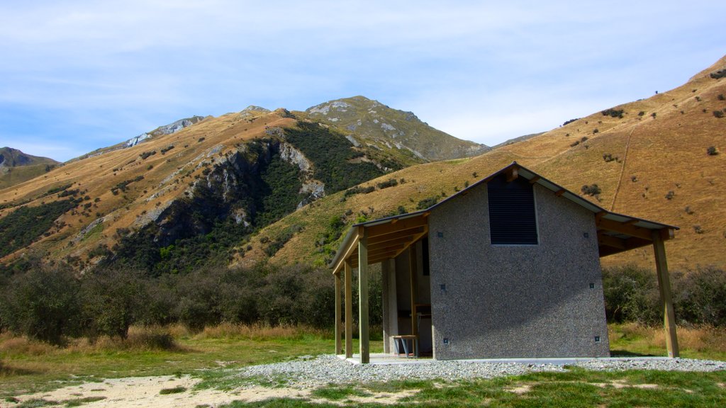 Queenstown presenterar ett hus och berg