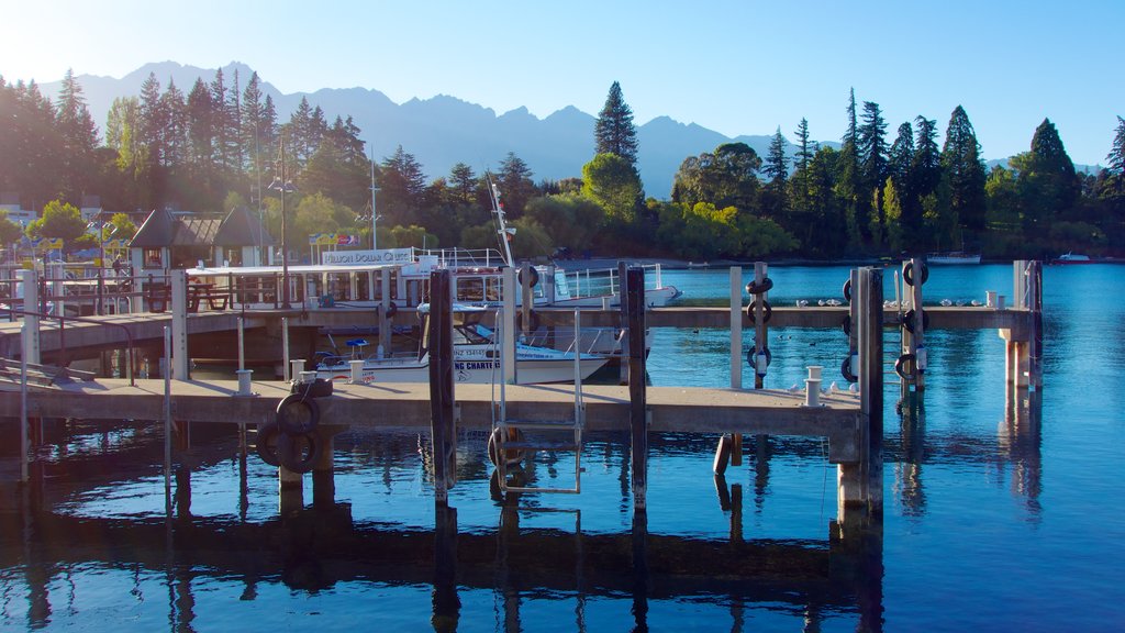 Steamer Wharf inclusief een baai of haven