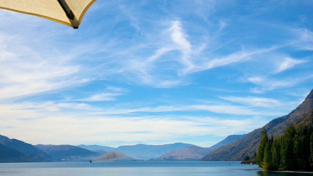 Walter Peak High Country Farm menunjukkan pemandangan lanskap, pemandangan umum pantai dan danau