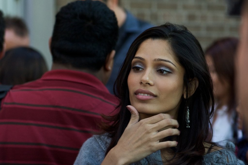Freida Pinto, attrice resa celebre da The Millionaire - By Jeff Karpala from Brampton, Canada - Freida Pinto at TIFF, CC BY-SA 2.0, https://commons.wikimedia.org/w/index.php?curid=7089598