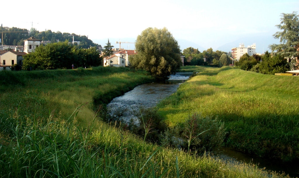 Il Monticano dal ponte di viale Istria, a Conegliano - Di Vaghestelledellorsa, Paolo Steffan - Opera propria, CC BY-SA 3.0, https://commons.wikimedia.org/w/index.php?curid=7843698