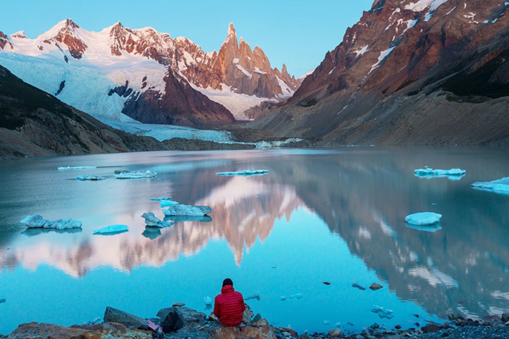 Tra le tappe lungo la Ruta 40, la visita al Parco Nazionale del Torres del Paine dove ammirare la cima del Cerro Torre