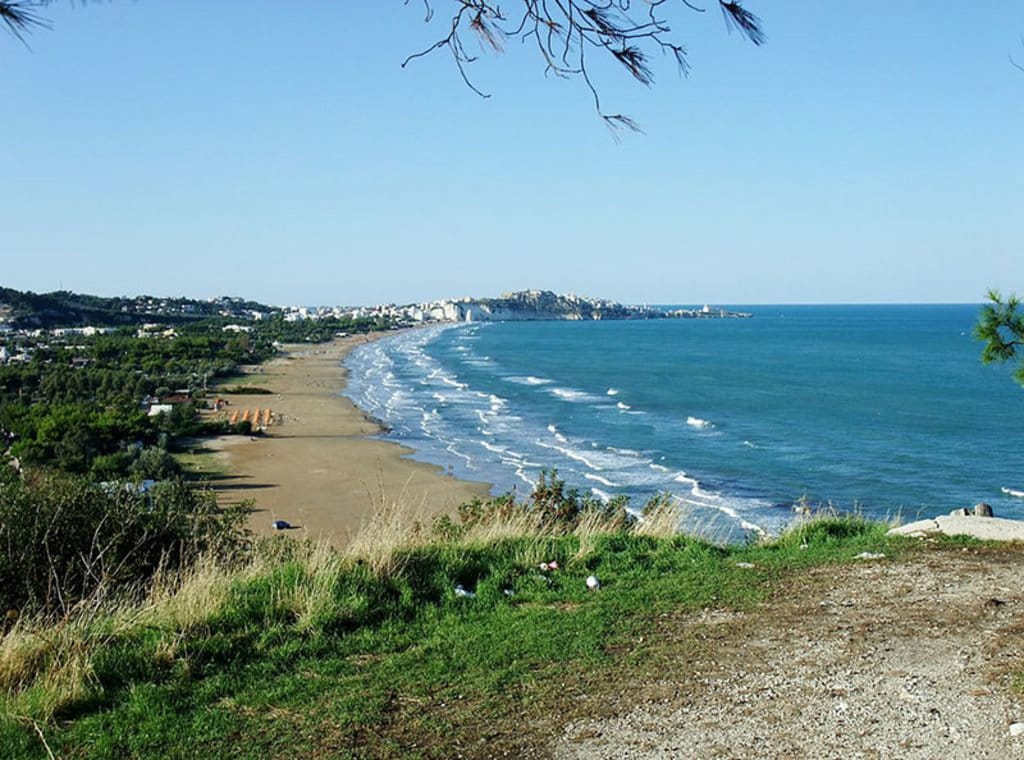 La vista di Vieste in Apulia. Di User:Nikater (Opera propria)  , attraverso Wikimedia Commons