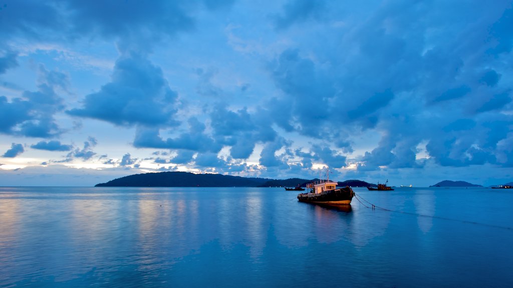 Kota Kinabalu showing boating and landscape views