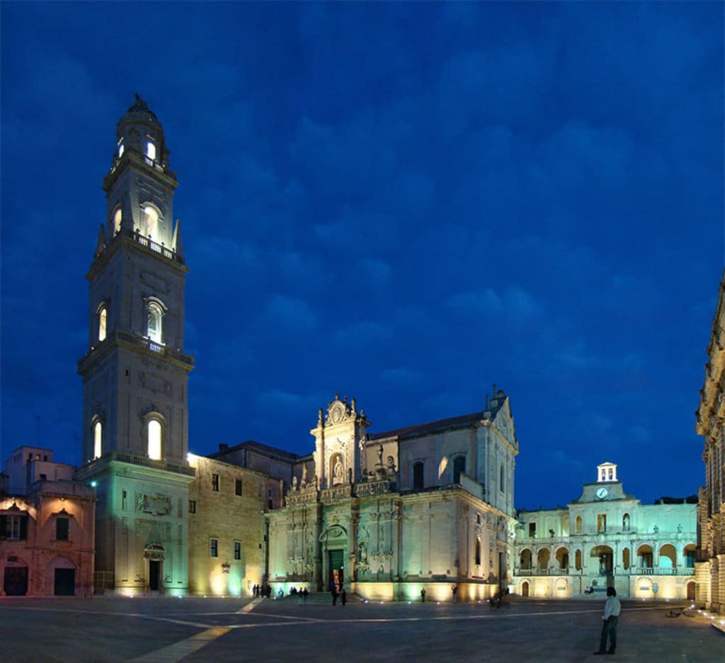 Piazza del Duomo a Lecce. Di Tango7174 (Opera propria)  , attraverso Wikimedia Commons